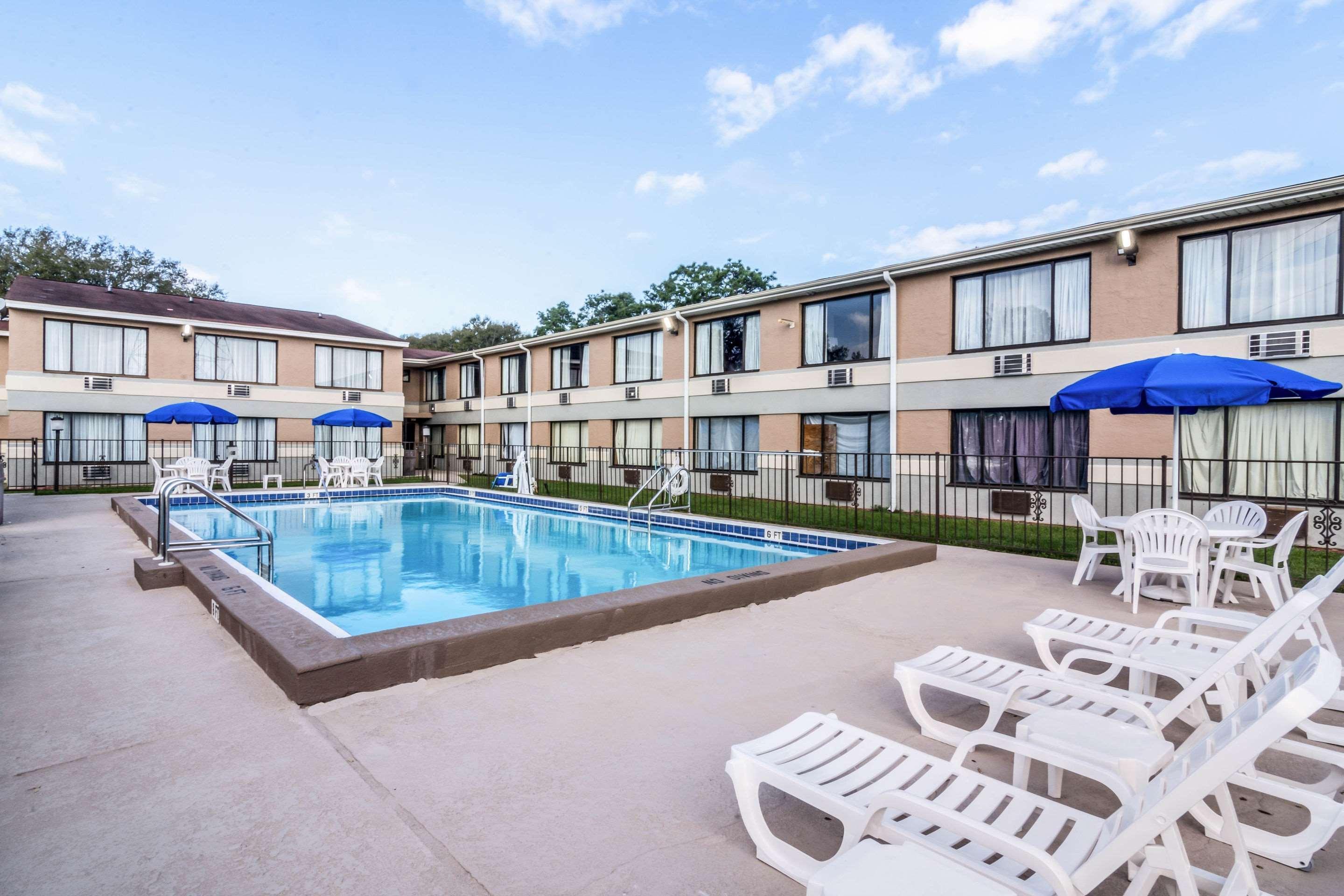 Quality Inn Ferry Pass Exterior photo